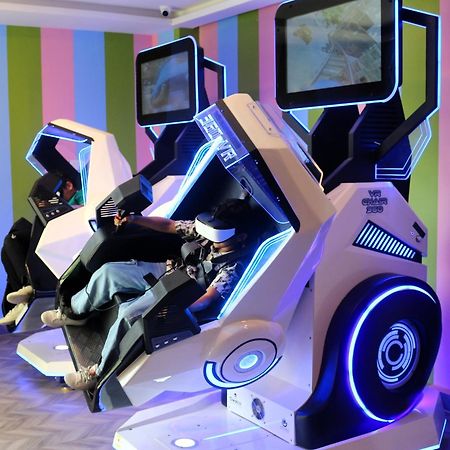 Lagoona Beach Luxury Resort And Spa Manama Exteriör bild A racing simulator