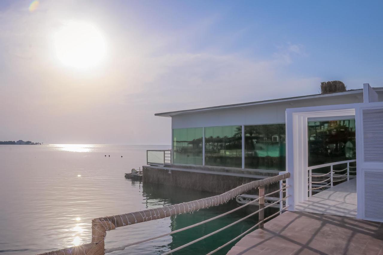 Lagoona Beach Luxury Resort And Spa Manama Exteriör bild The Dead Sea