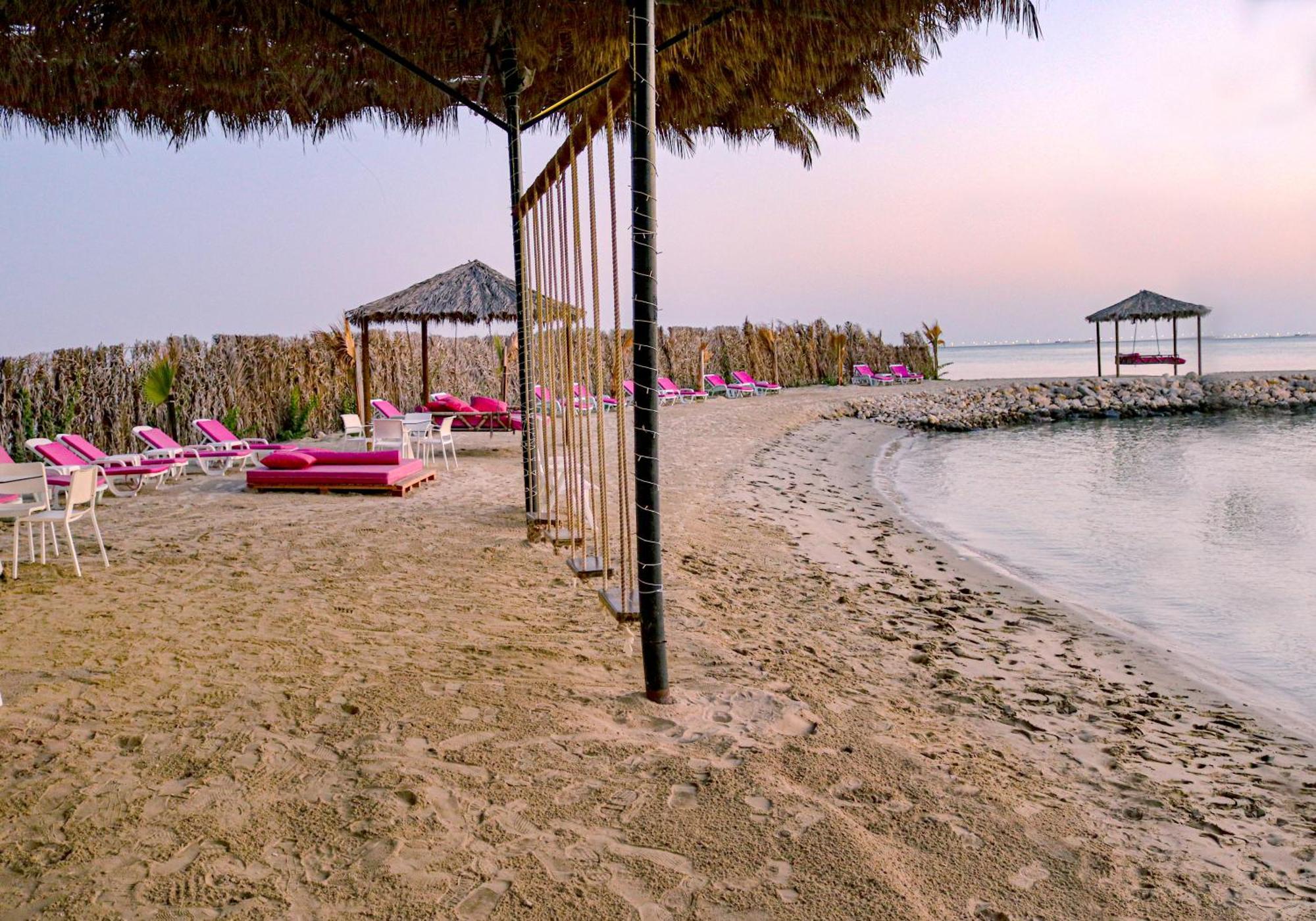 Lagoona Beach Luxury Resort And Spa Manama Exteriör bild Beach in Hurghada