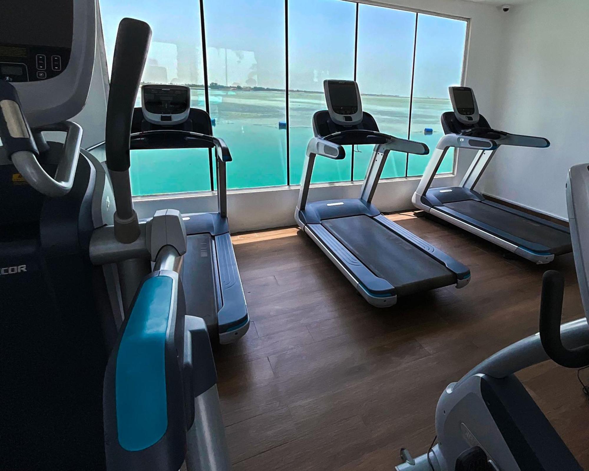 Lagoona Beach Luxury Resort And Spa Manama Exteriör bild The gym at the hotel