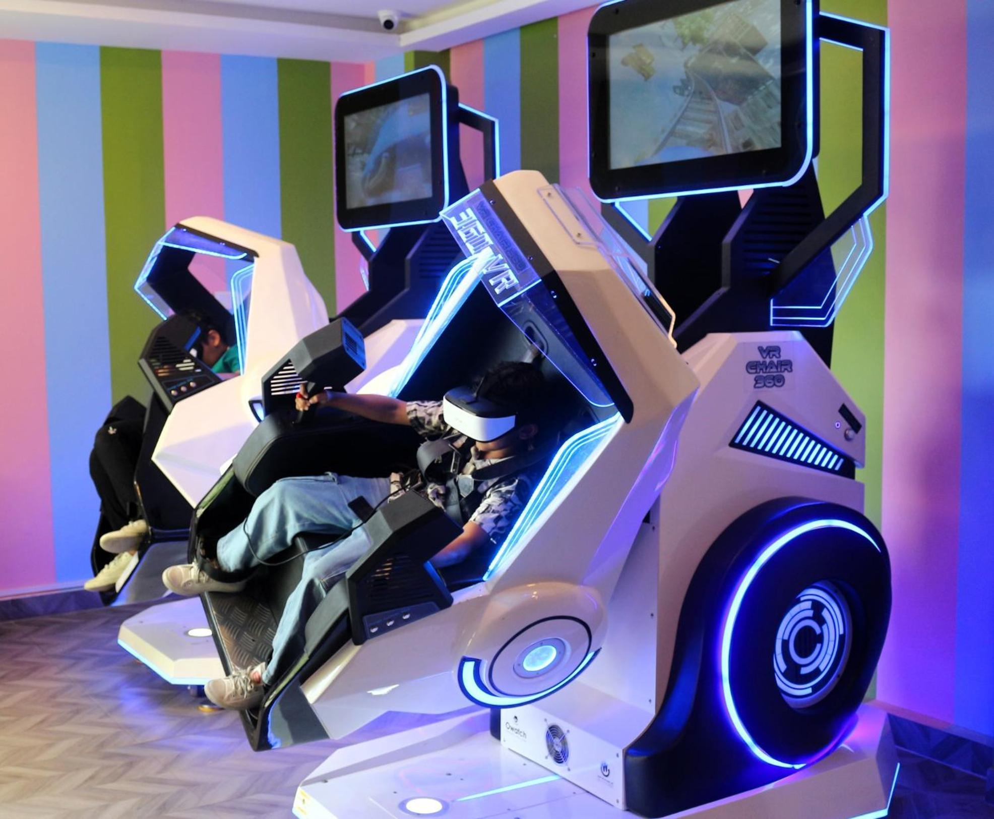 Lagoona Beach Luxury Resort And Spa Manama Exteriör bild A racing simulator