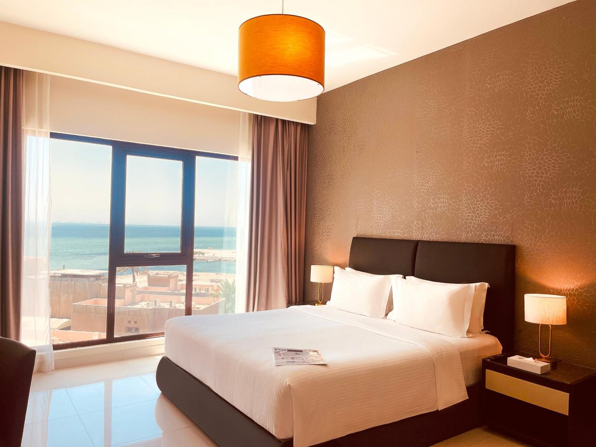 Lagoona Beach Luxury Resort And Spa Manama Exteriör bild A bedroom at the hotel